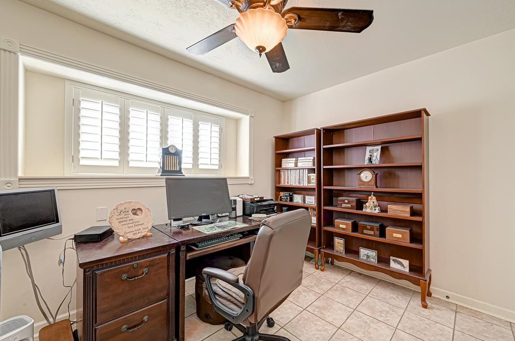 10838 Corona Ln, Houston TX 77072-3253 exterior