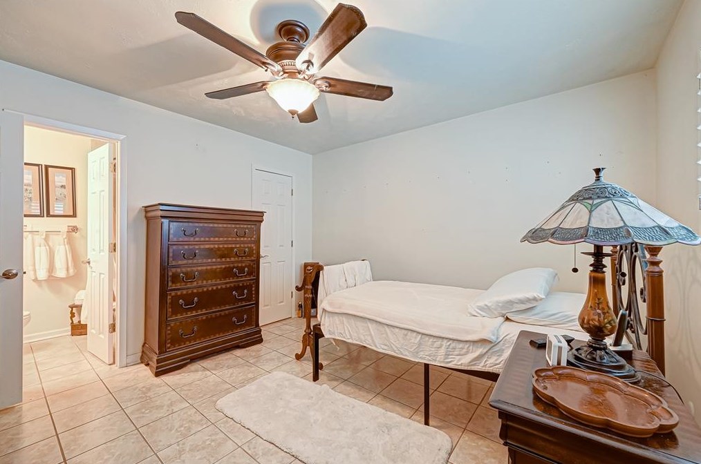 10838 Corona Ln, Houston TX 77072-3253 exterior