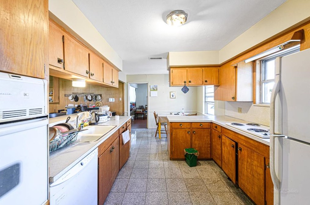 5814 Mcknight, Houston TX  77035-2326 exterior