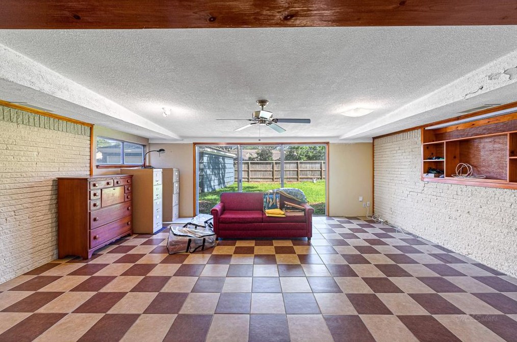 5814 Mcknight, Houston TX  77035-2326 exterior
