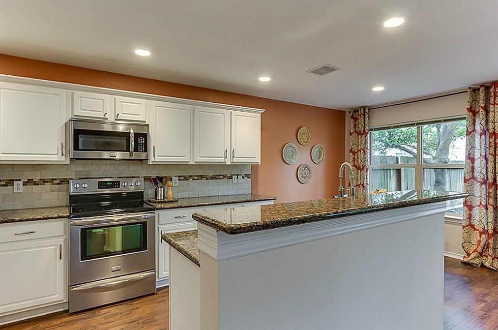 7 Yarrow Ct, Spring TX  77382-2302 exterior