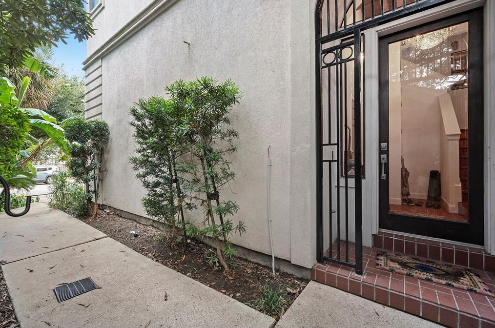 1512 Stanford St, Houston TX  77019-4382 exterior