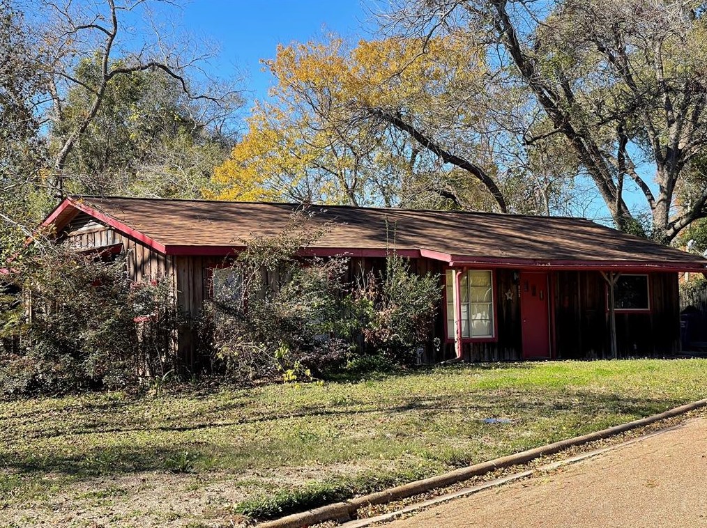 523 Oakhurst Dr, Livingston TX  77351-2821 exterior
