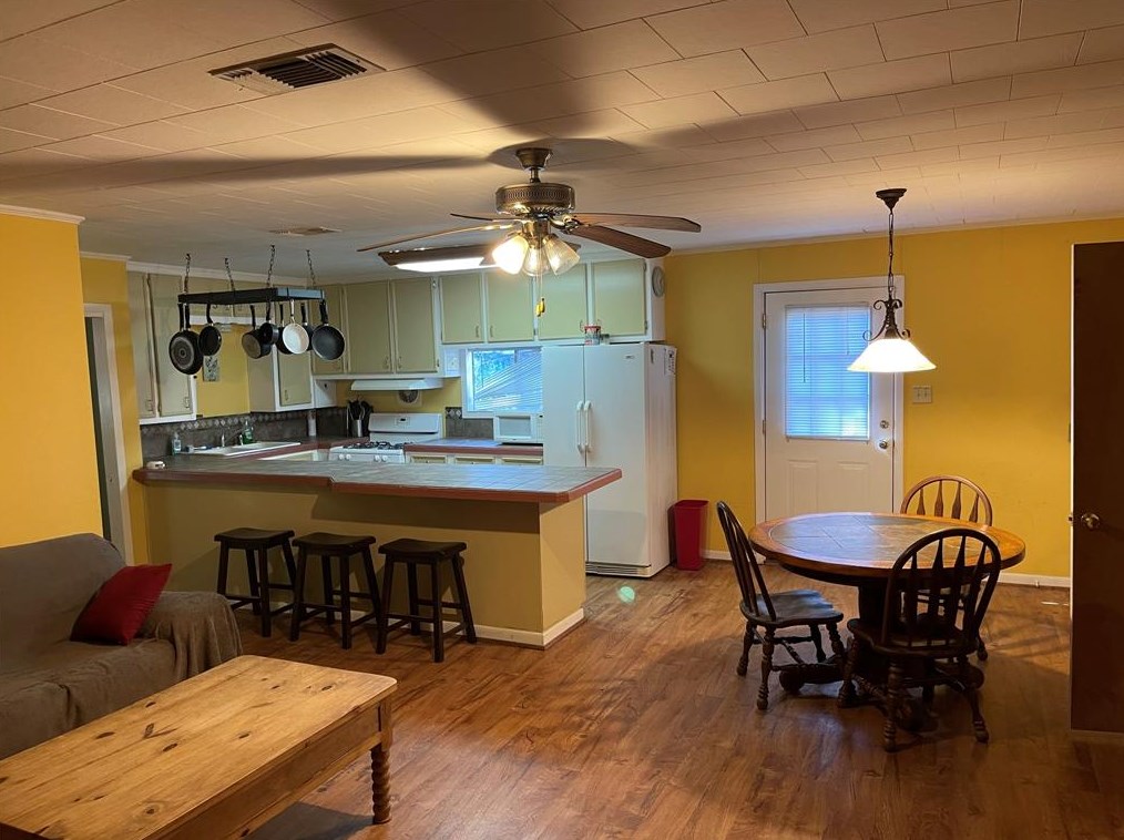 523 Oakhurst Dr, Livingston TX  77351-2825 exterior