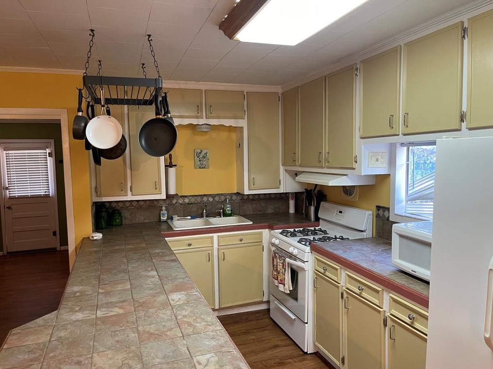 523 Oakhurst Dr, Livingston TX  77351-2825 exterior