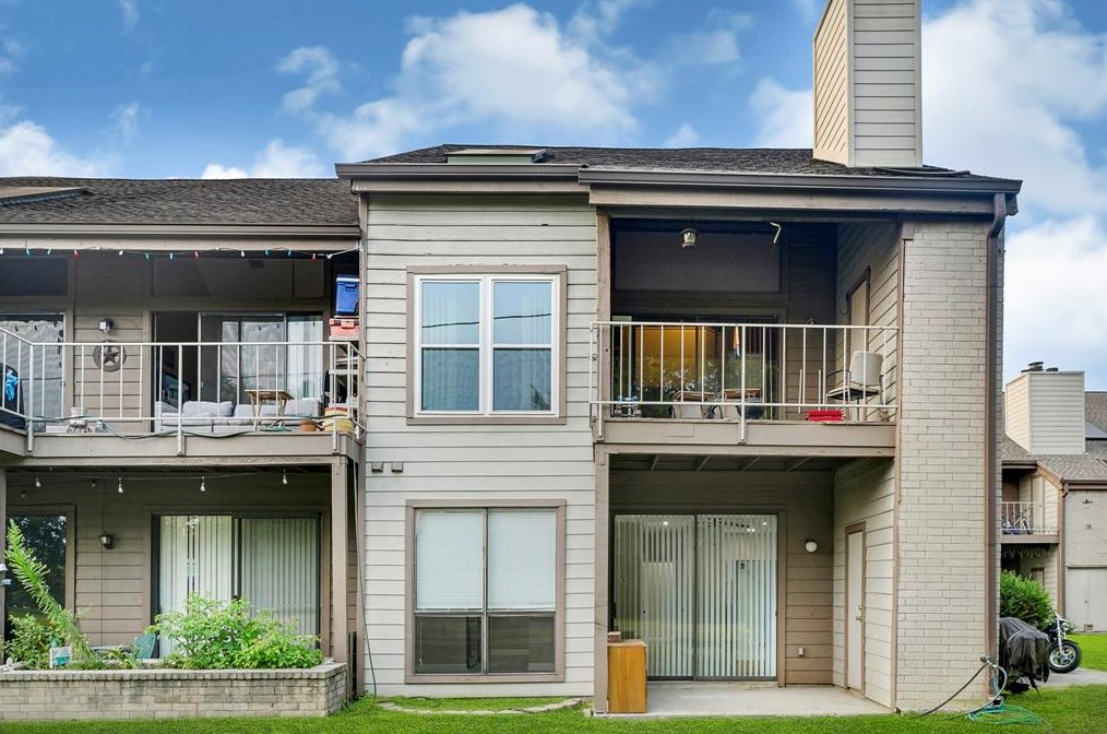 8245 Sands Point Dr, Houston TX  77036-2764 exterior