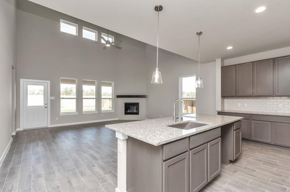 10914 Fall Fern Cir, Houston TX  77044-6210 exterior