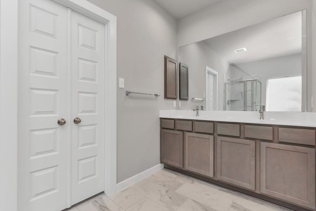 10914 Fall Fern Cir, Houston TX  77044-6210 exterior