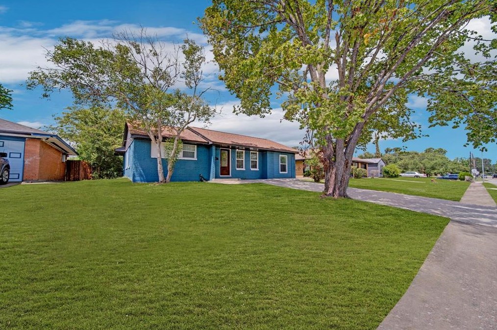 11410 Leitrim Way, Houston TX  77047-1819 exterior