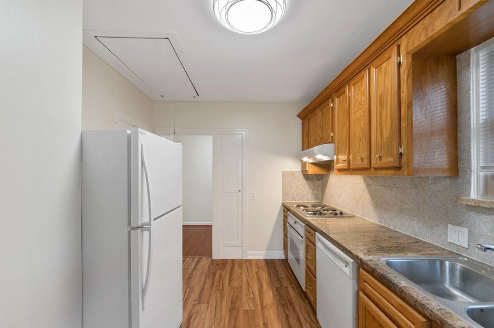 5710 Greenbriar St, Houston TX  77005-1106 exterior