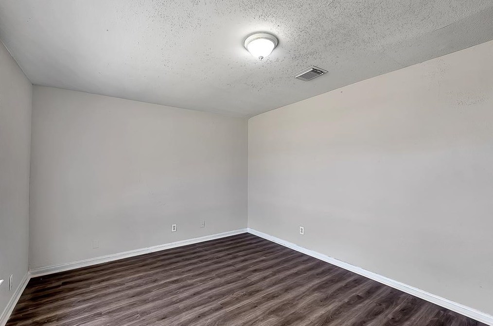 5654 Belcrest St, Houston TX  77033-3040 exterior
