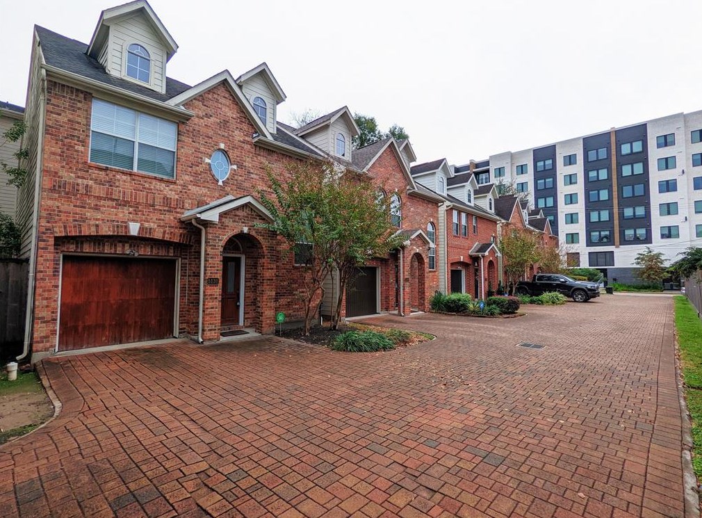 5130 Scotland St, Houston TX  77007-7239 exterior