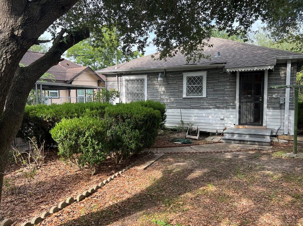 2816 Elser St, Houston TX  77009-6922 exterior