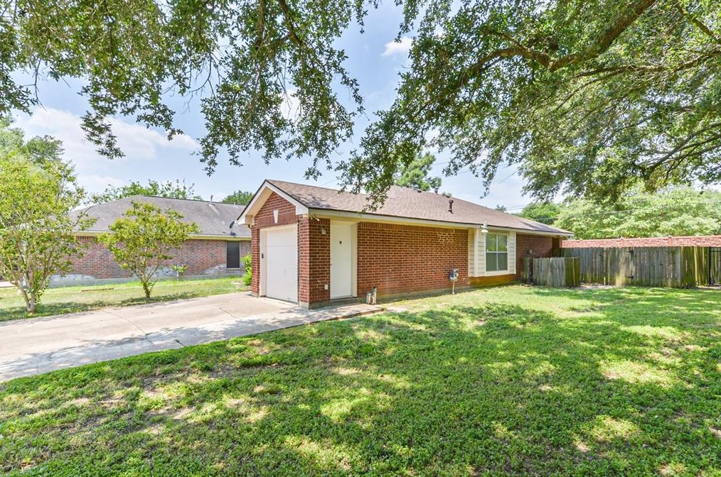 20006 Beechview Ln, Katy TX  77449-3100 exterior