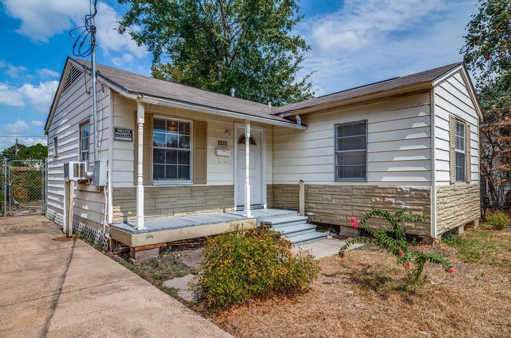 1211 Common Park Dr, Houston TX  77009-7834 exterior