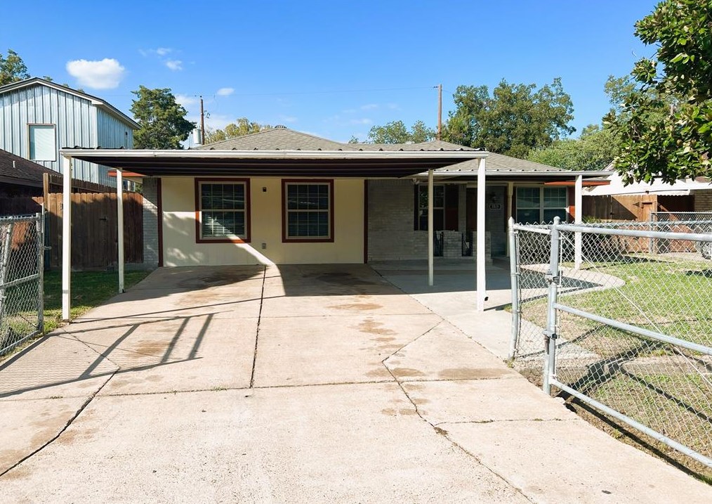 3515 Castledale Dr, Houston TX  77093-1323 exterior