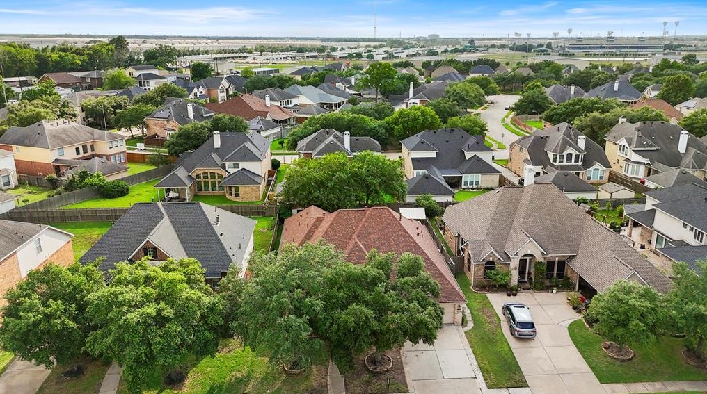 6423 Silver Crescent Dr, Houston TX  77064-5547 exterior