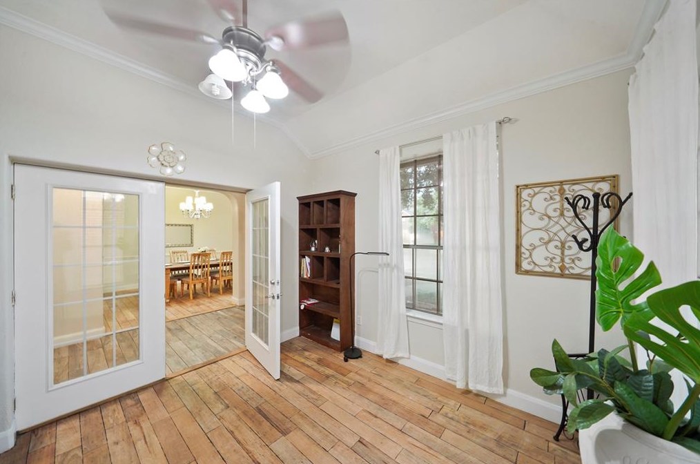 6423 Silver Cres Dr, Houston TX  77064-5156 exterior