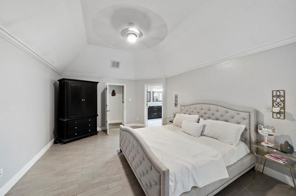 6423 Silver Cres Dr, Houston TX  77064-5156 exterior