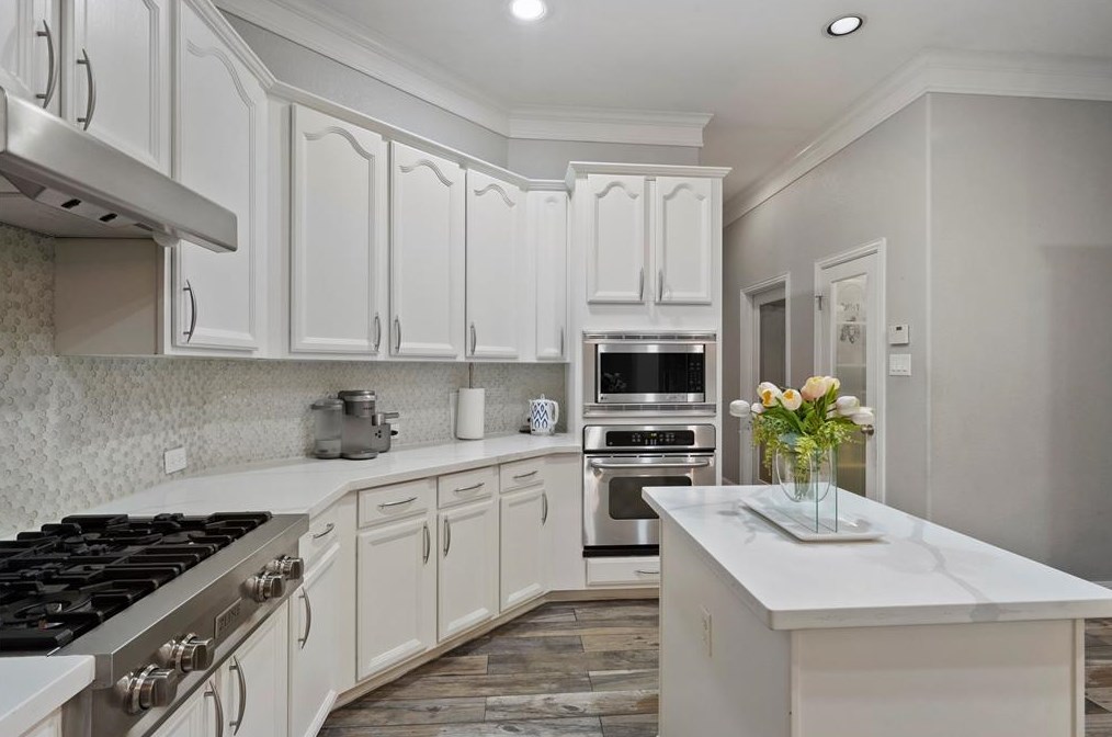 6423 Silver Cres Dr, Houston TX  77064-5156 exterior