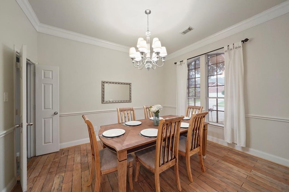 6423 Silver Cres Dr, Houston TX  77064-5156 exterior