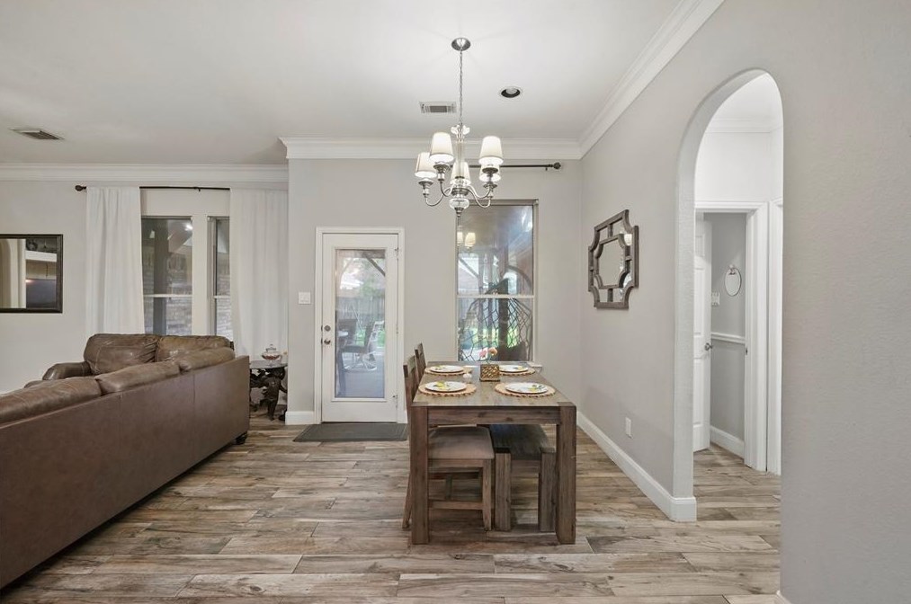 6423 Silver Cres Dr, Houston TX  77064-5156 exterior