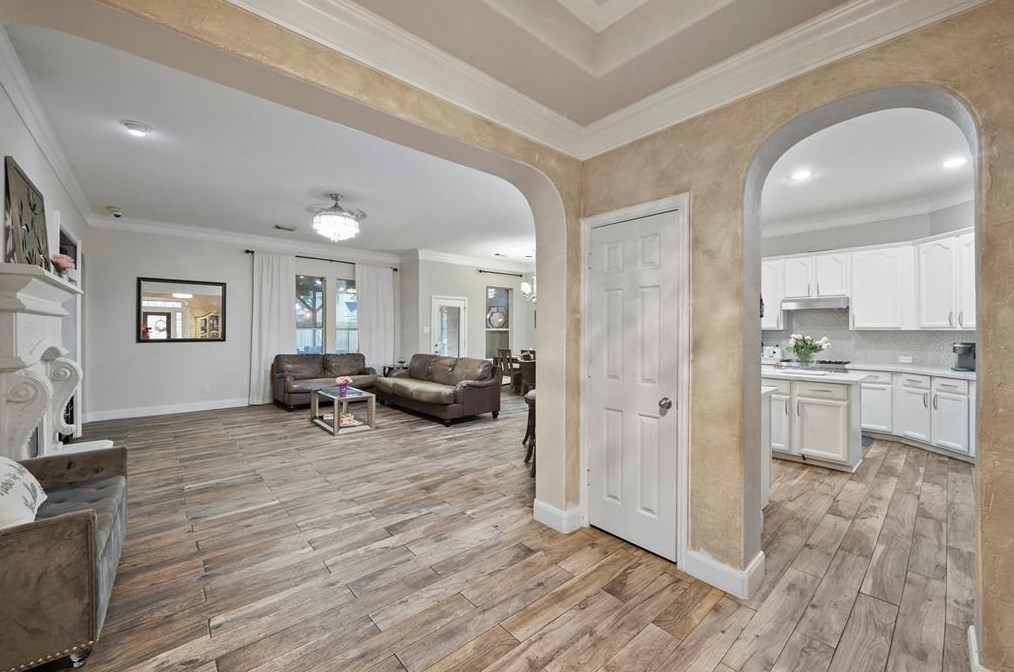 6423 Silver Cres Dr, Houston TX  77064-5156 exterior