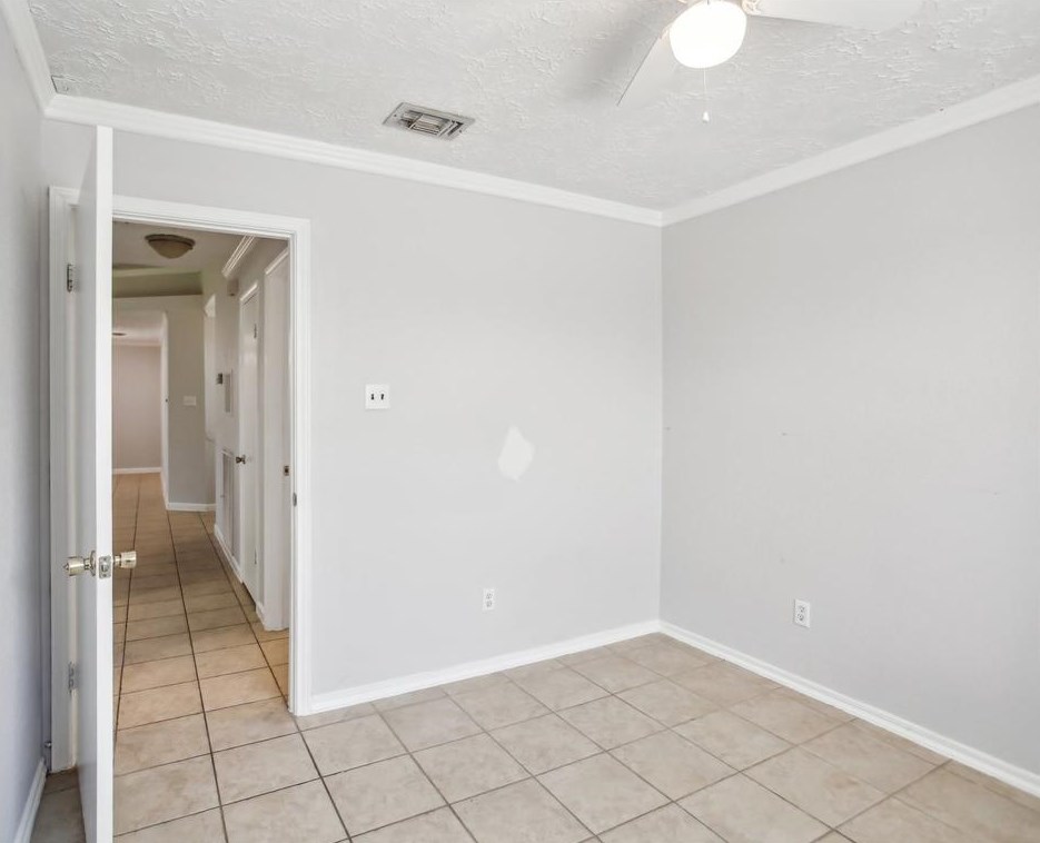 350 Vlg Crk Dr, Houston TX  77598-2612 exterior