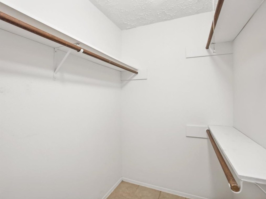 350 Vlg Crk Dr, Houston TX  77598-2612 exterior