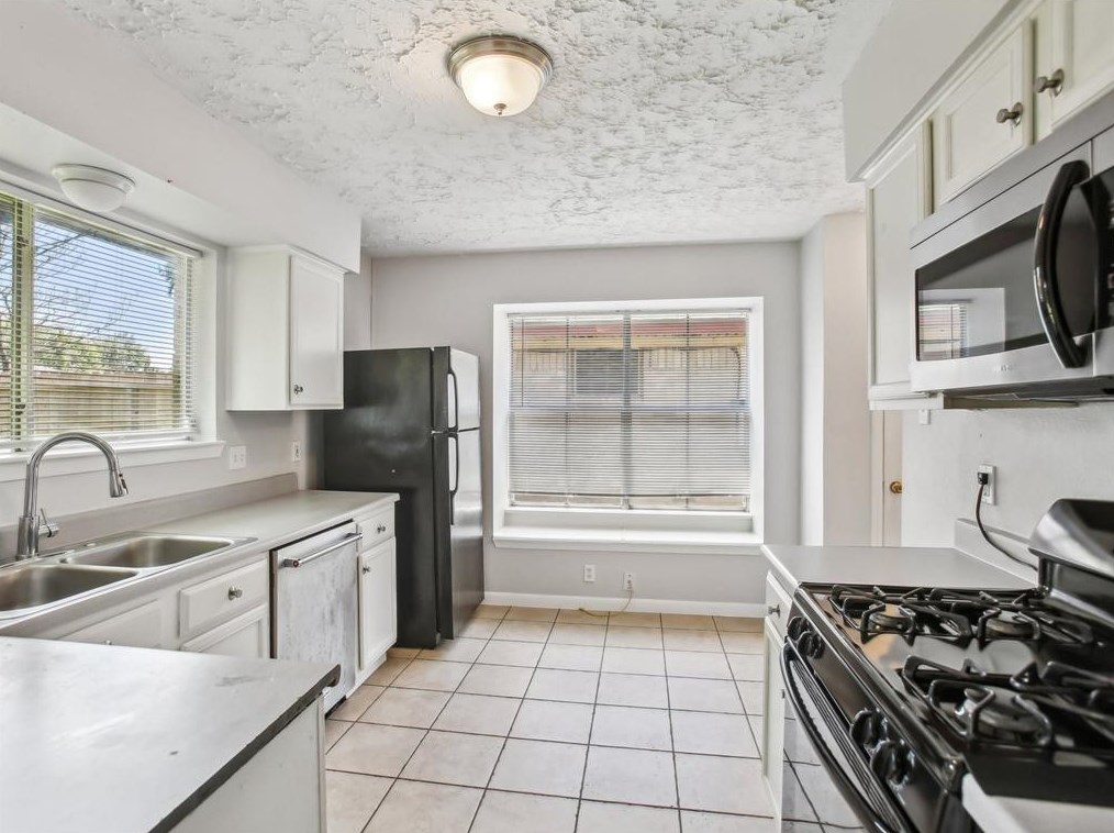 350 Vlg Crk Dr, Houston TX  77598-2612 exterior