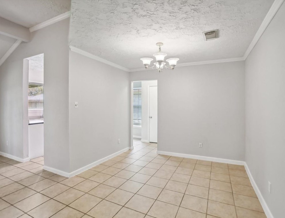 350 Vlg Crk Dr, Houston TX  77598-2612 exterior