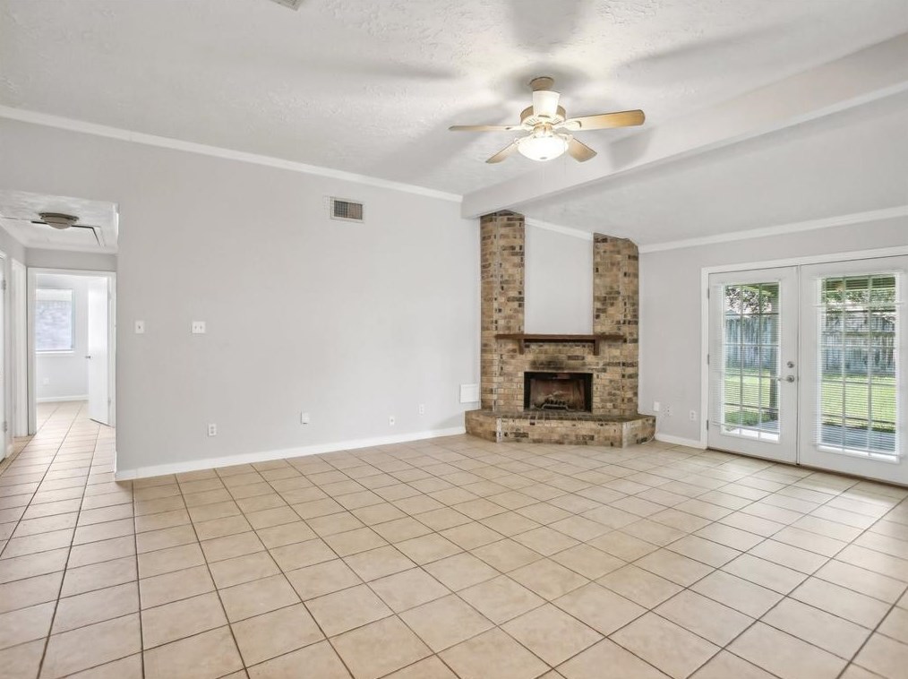 350 Vlg Crk Dr, Houston TX  77598-2612 exterior