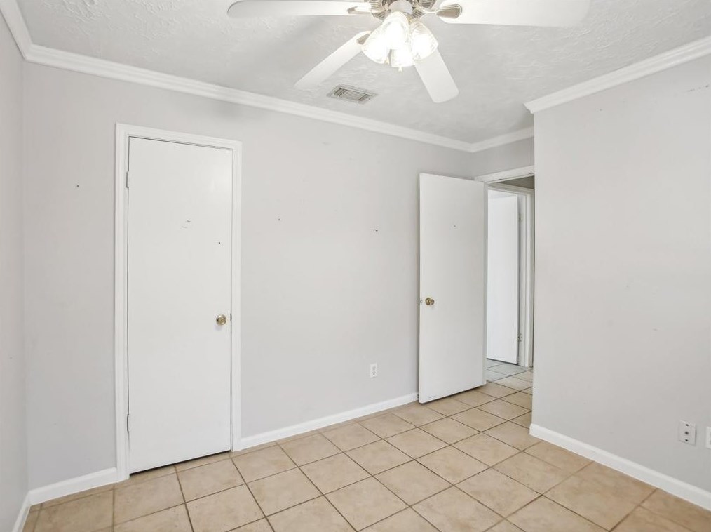 350 Vlg Crk Dr, Houston TX  77598-2612 exterior