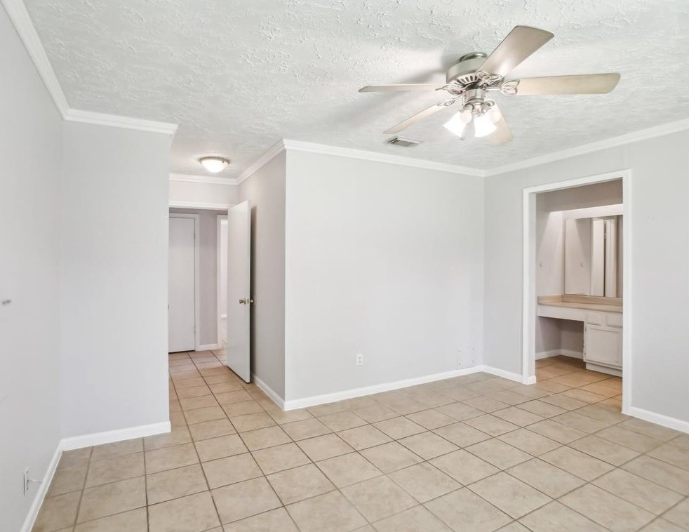 350 Vlg Crk Dr, Houston TX  77598-2612 exterior