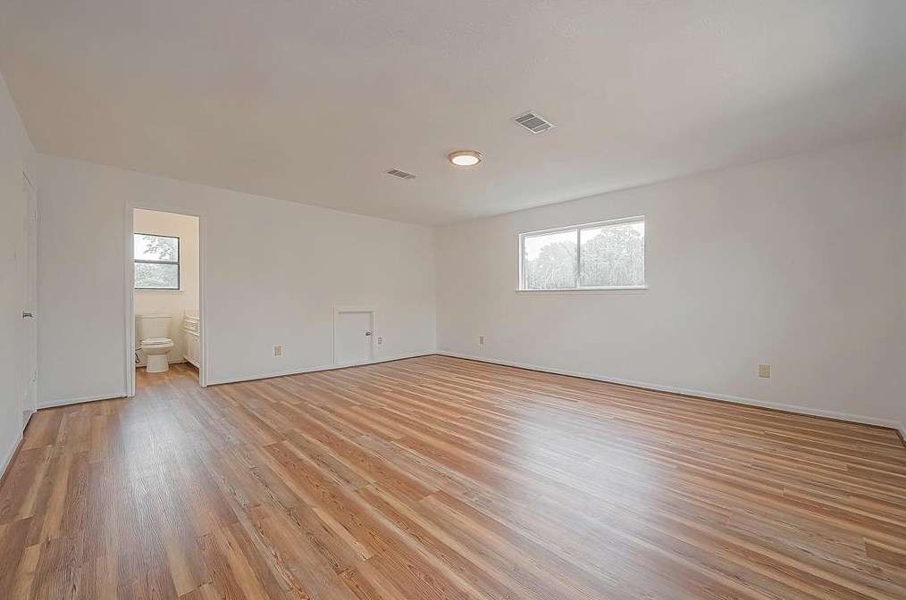 9314 Bankside Dr, Houston TX  77096-5611 exterior