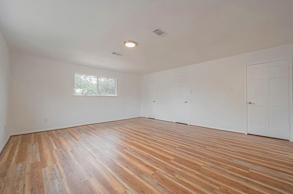 9314 Bankside Dr, Houston TX  77096-5611 exterior