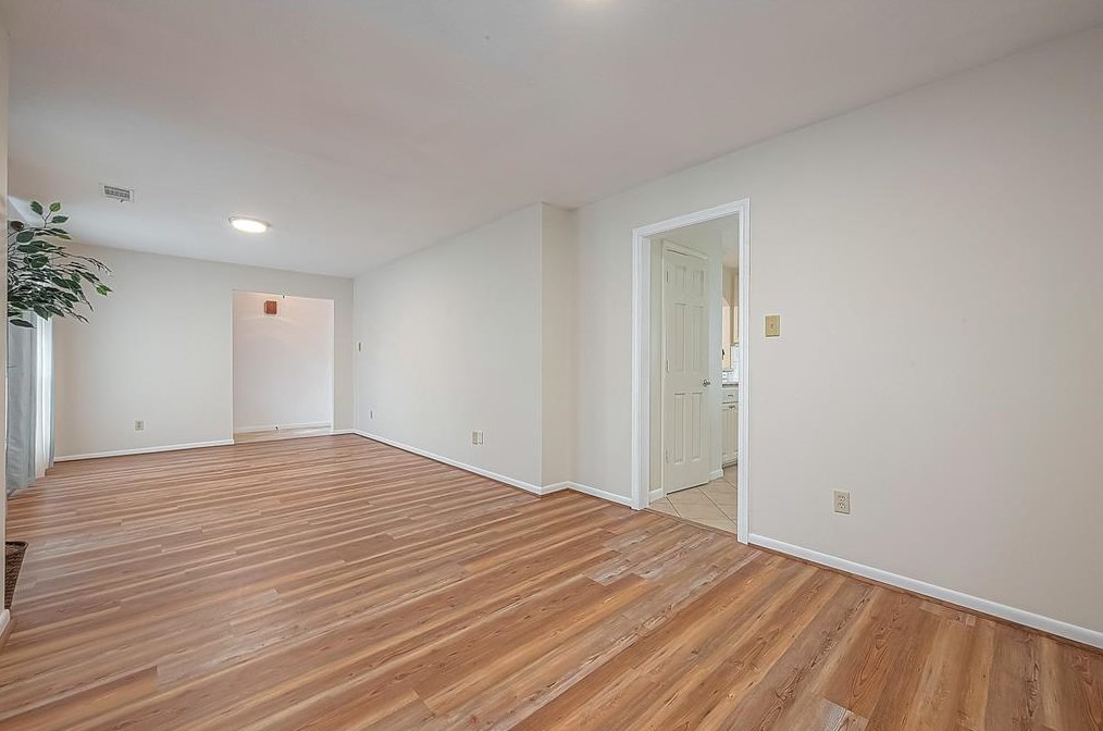 9314 Bankside Dr, Houston TX  77096-5611 exterior