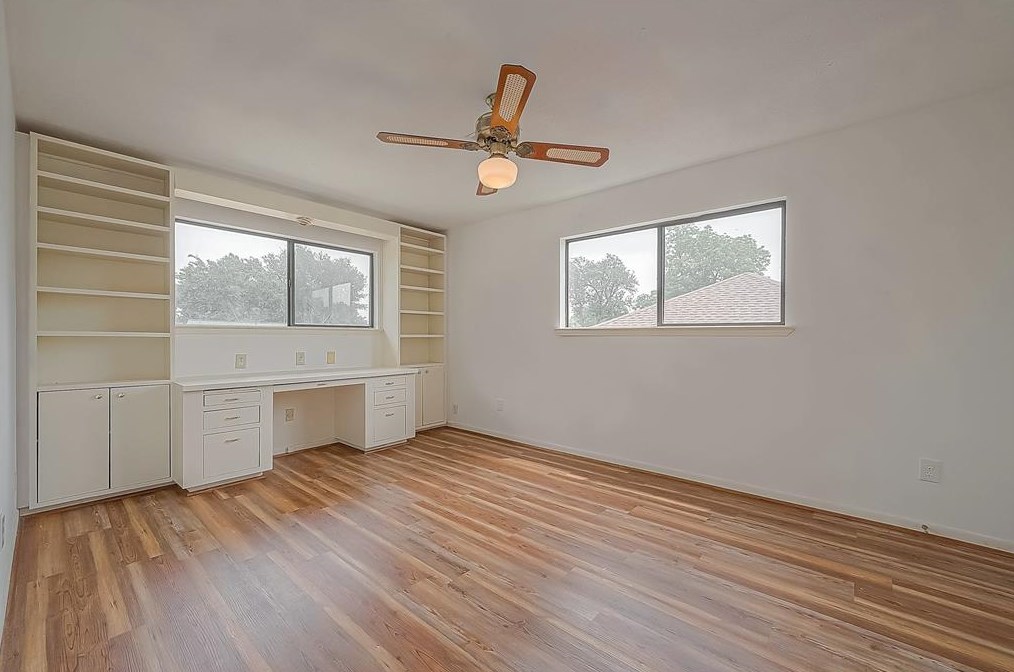 9314 Bankside Dr, Houston TX  77096-5611 exterior