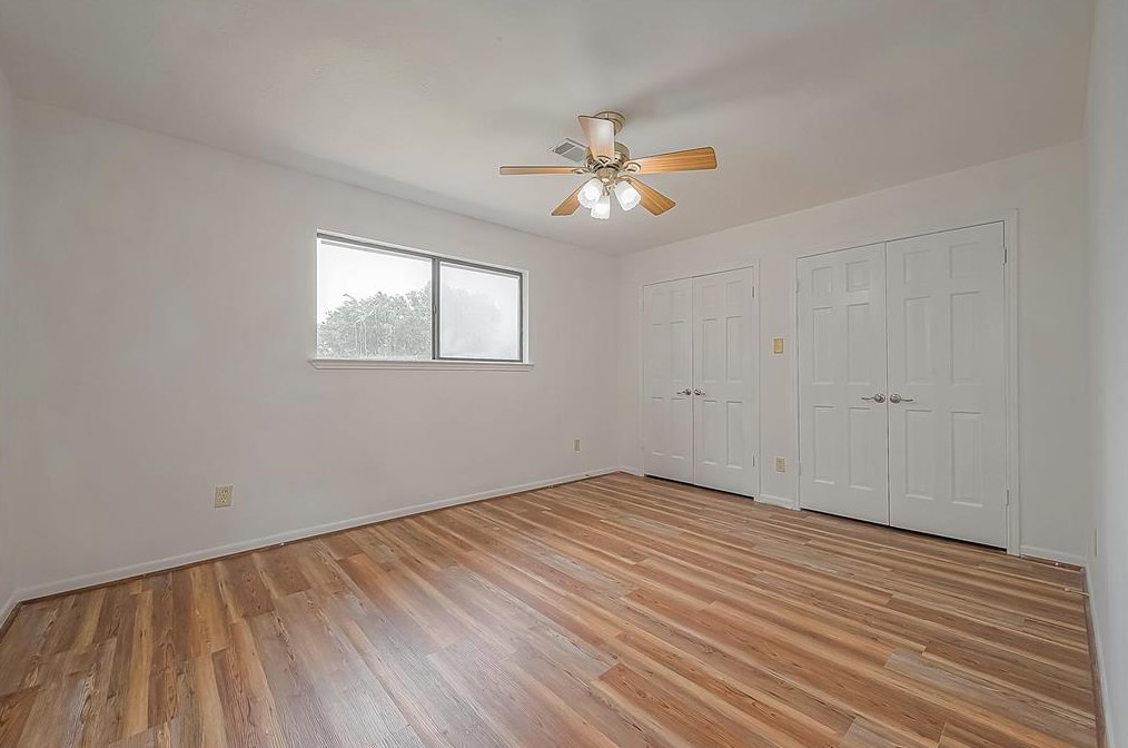 9314 Bankside Dr, Houston TX  77096-5611 exterior