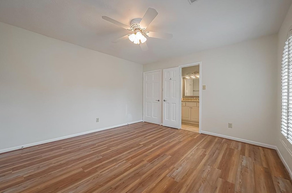 9314 Bankside Dr, Houston TX  77096-5611 exterior