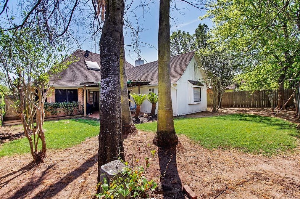 16718 Tranquil Dr, Sugar Land TX  77498-1980 exterior