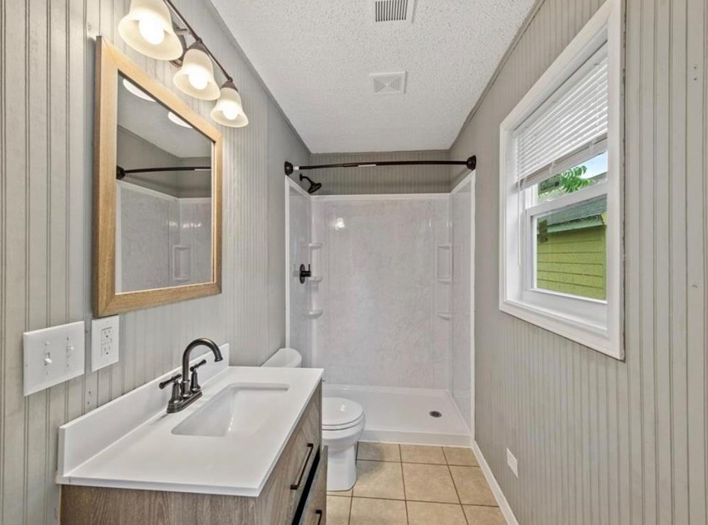 307 Stewart St, Baytown TX  77520-3056 exterior