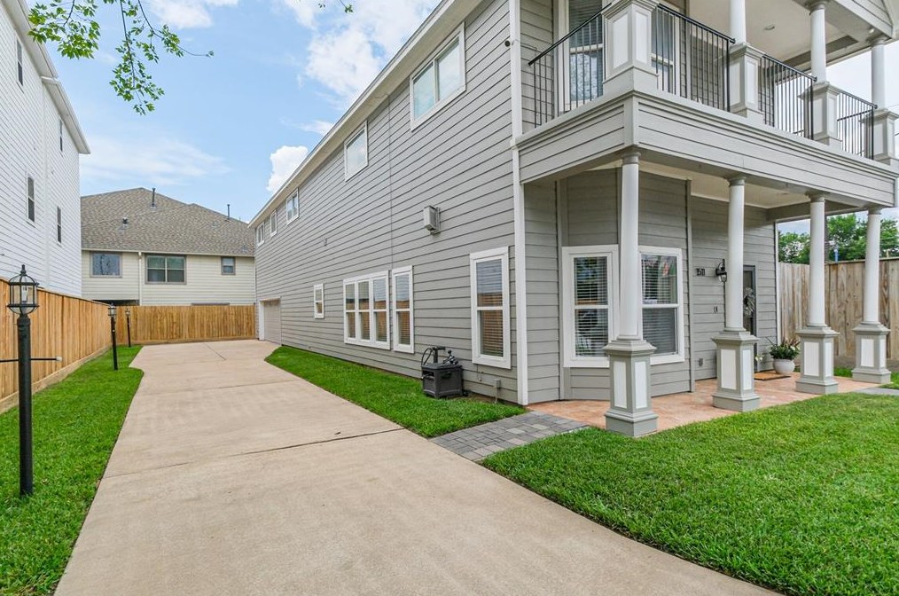1511 15 St, Houston TX 77008-3421 exterior