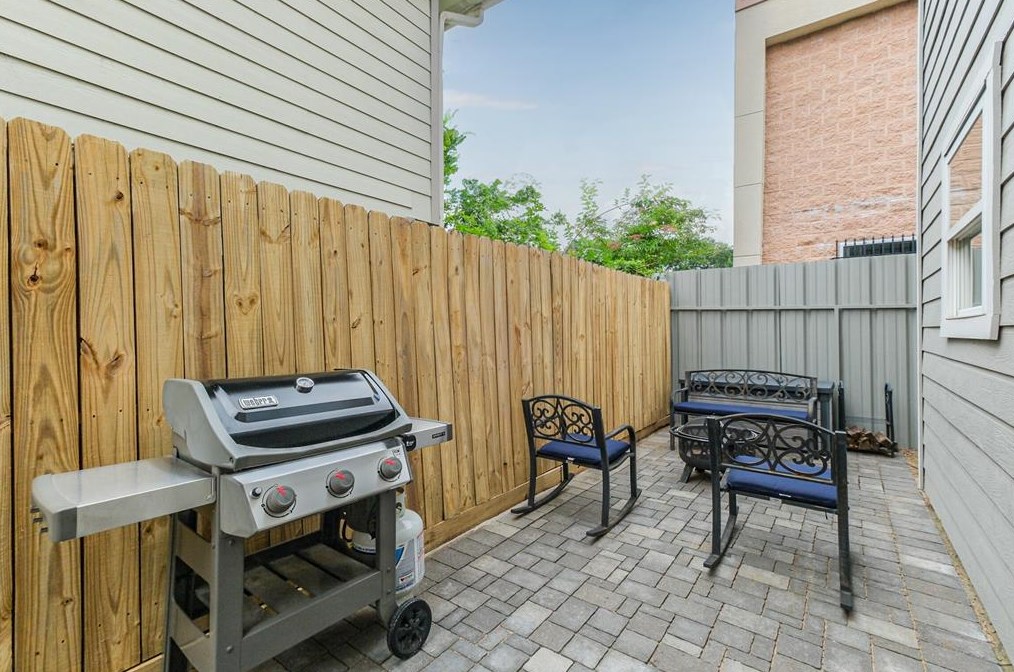 1511 15 St, Houston TX 77008-3421 exterior