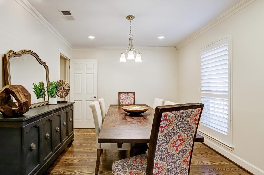 14135 Barryknoll Ln, Houston TX  77079-3216 exterior