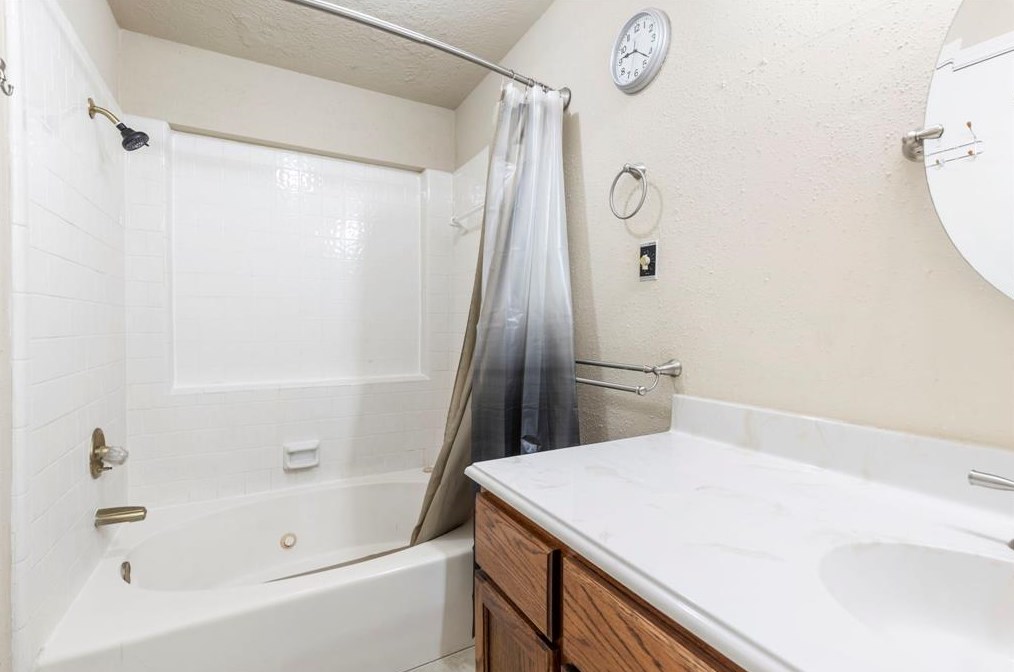 5850 Cinnamon Crk Cir, Houston TX  exterior