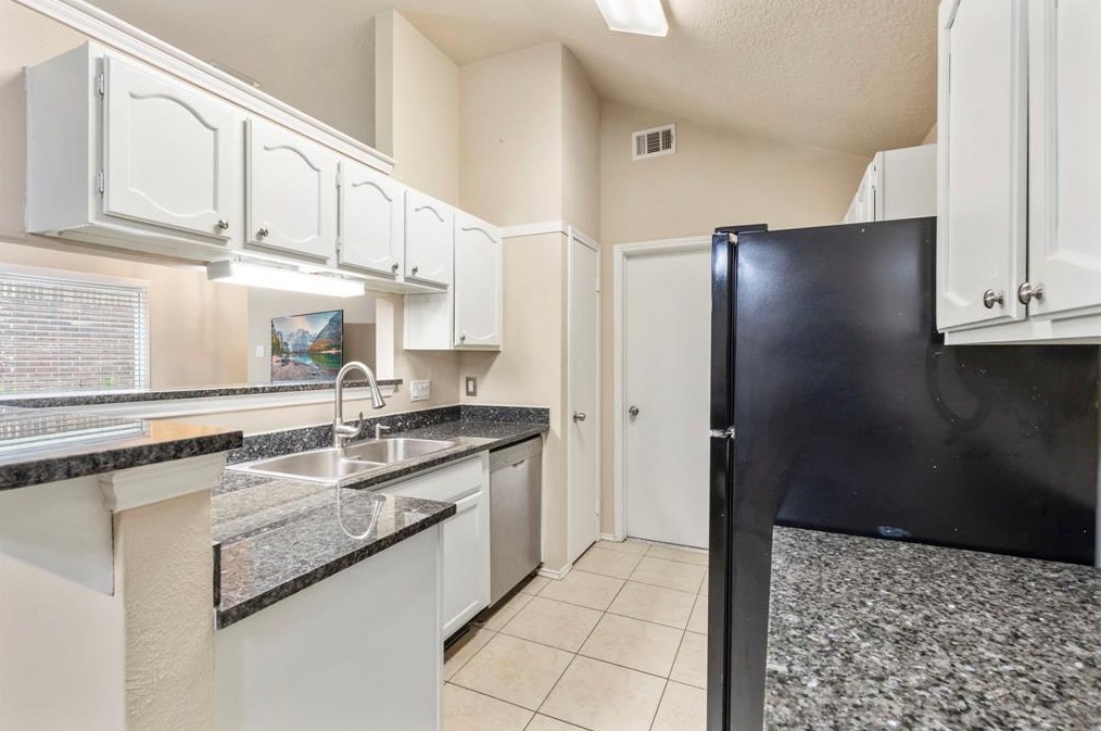5850 Cinnamon Crk Cir, Houston TX  exterior
