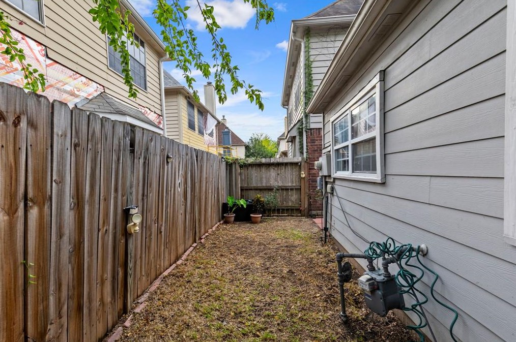 5850 Cinnamon Crk Cir, Houston TX  exterior