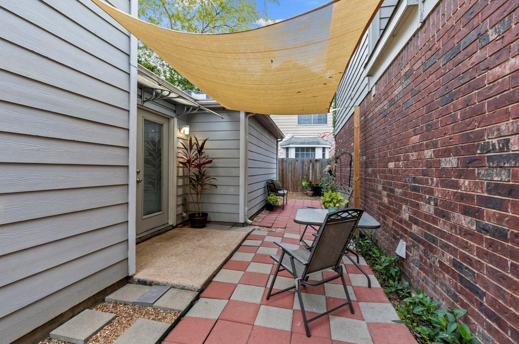 5850 Cinnamon Crk Cir, Houston TX  exterior