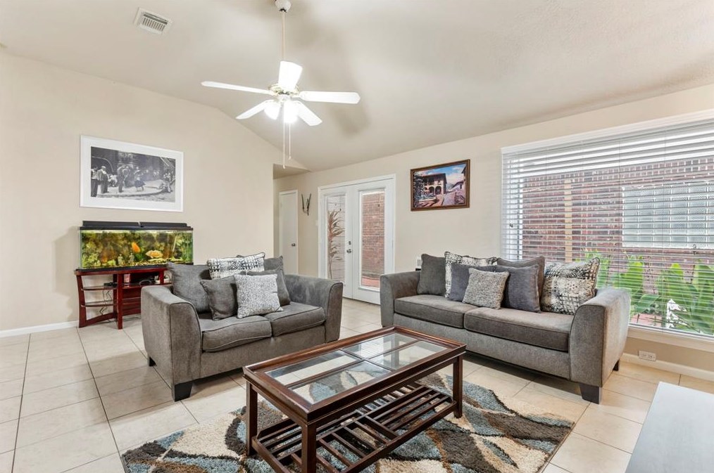 5850 Cinnamon Crk Cir, Houston TX  exterior